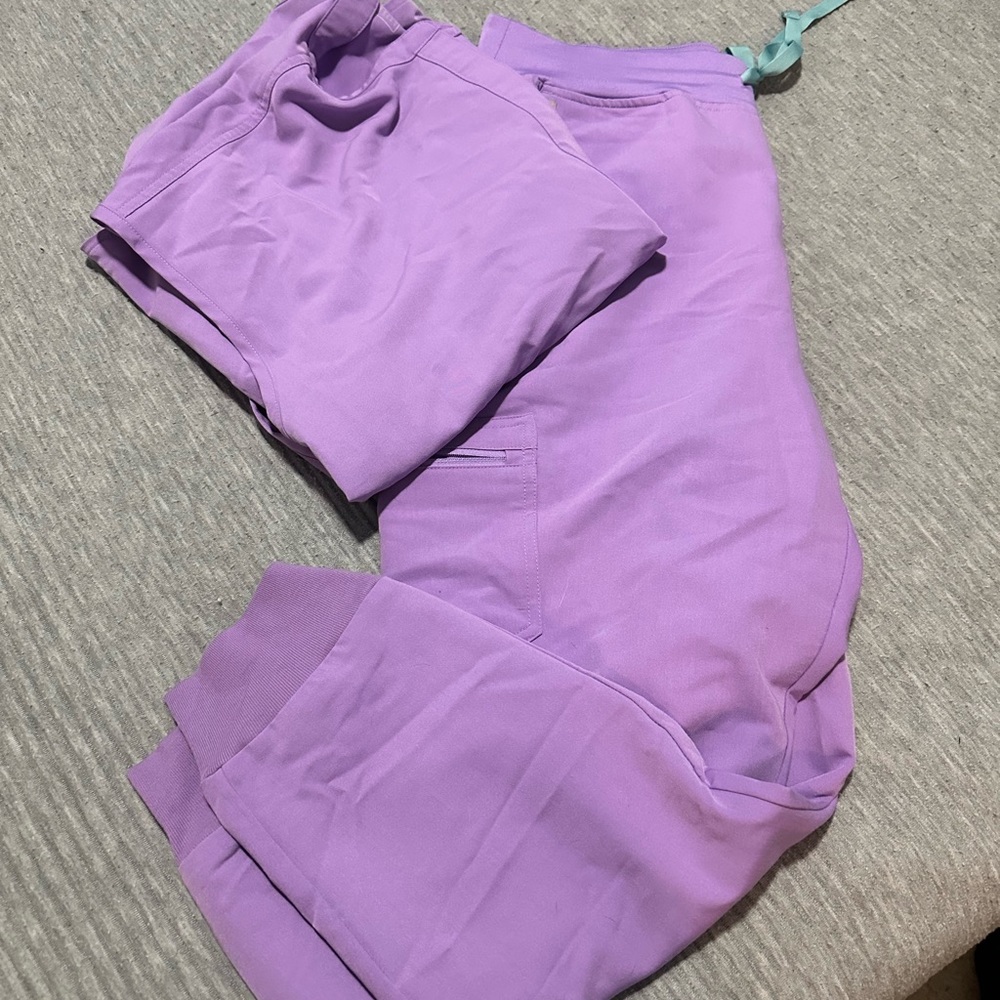 Figs lavender scrubs! Barely worn